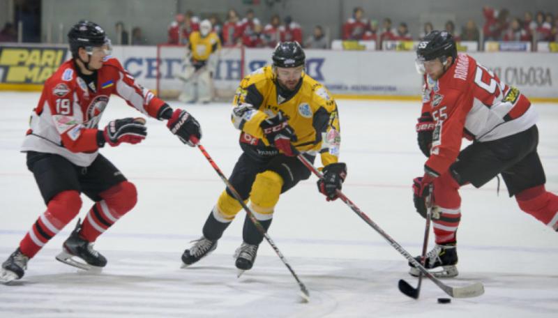 Хокеїсти «Донбасу» сенсаційно в овер-таймі програли «Білому Барсу»
