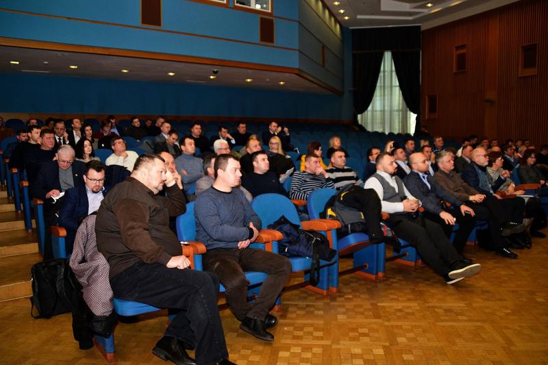 Міністр інфраструктури Владислав Криклій зустрівся із представниками автомобільних перевізників Міністр інфраструктури Владислав Криклій зустрівся із представниками автомобільних перевізників
