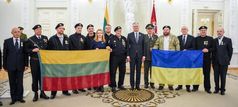 Науседа нагородив 11 українців, які обороняли Верховну раду Литви в січні 1991-го