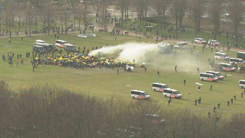 У Нідерландах поліція розігнала антикарантинний протест
