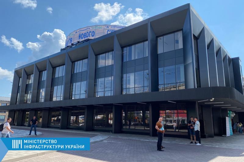 Після модернізації відкрився Центральний автовокзал – він зможе приймати 7 тисяч пасажирів на день Після модернізації відкрився Центральний автовокзал – він зможе приймати 7 тисяч пасажирів на день