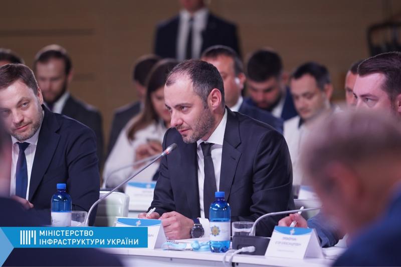 Міністр інфраструктури України Олександр Кубраков презентував перші результати Реформи безпеки на транспорті на засіданні Національної ради реформ Міністр інфраструктури України Олександр Кубраков презентував перші результати Реформи безпеки на транспорті на засіданні Національної ради реформ