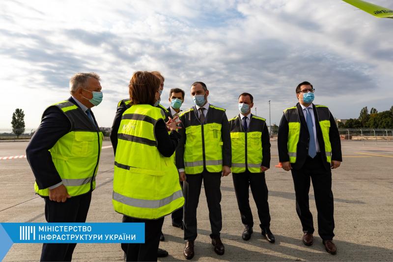 Україна показала позитивну тенденцію зростання внутрішніх авіаперевезень — Олександр Кубраков Україна показала позитивну тенденцію зростання внутрішніх авіаперевезень — Олександр Кубраков