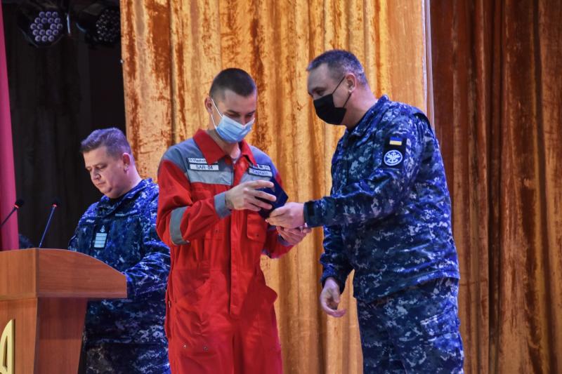 Командувач ВМС ЗС України контр-адмірал Олексій Неїжпапа нагородив колектив та екіпажі спеціалізованого флоту КП «МПРС» Командувач ВМС ЗС України контр-адмірал Олексій Неїжпапа нагородив колектив та екіпажі спеціалізованого флоту КП «МПРС»