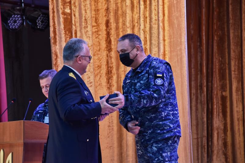 Командувач ВМС ЗС України контр-адмірал Олексій Неїжпапа нагородив колектив та екіпажі спеціалізованого флоту КП «МПРС» Командувач ВМС ЗС України контр-адмірал Олексій Неїжпапа нагородив колектив та екіпажі спеціалізованого флоту КП «МПРС»