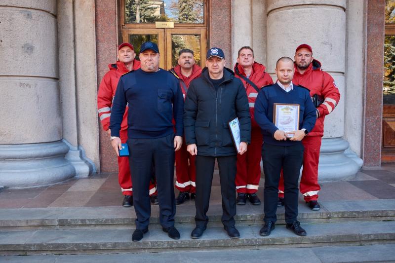 Командувач ВМС ЗС України контр-адмірал Олексій Неїжпапа нагородив колектив та екіпажі спеціалізованого флоту КП «МПРС» Командувач ВМС ЗС України контр-адмірал Олексій Неїжпапа нагородив колектив та екіпажі спеціалізованого флоту КП «МПРС»